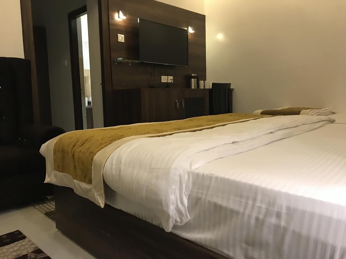 Hotel Mmk Kanpur Zewnętrze zdjęcie