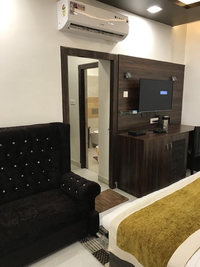 Hotel Mmk Kanpur Zewnętrze zdjęcie