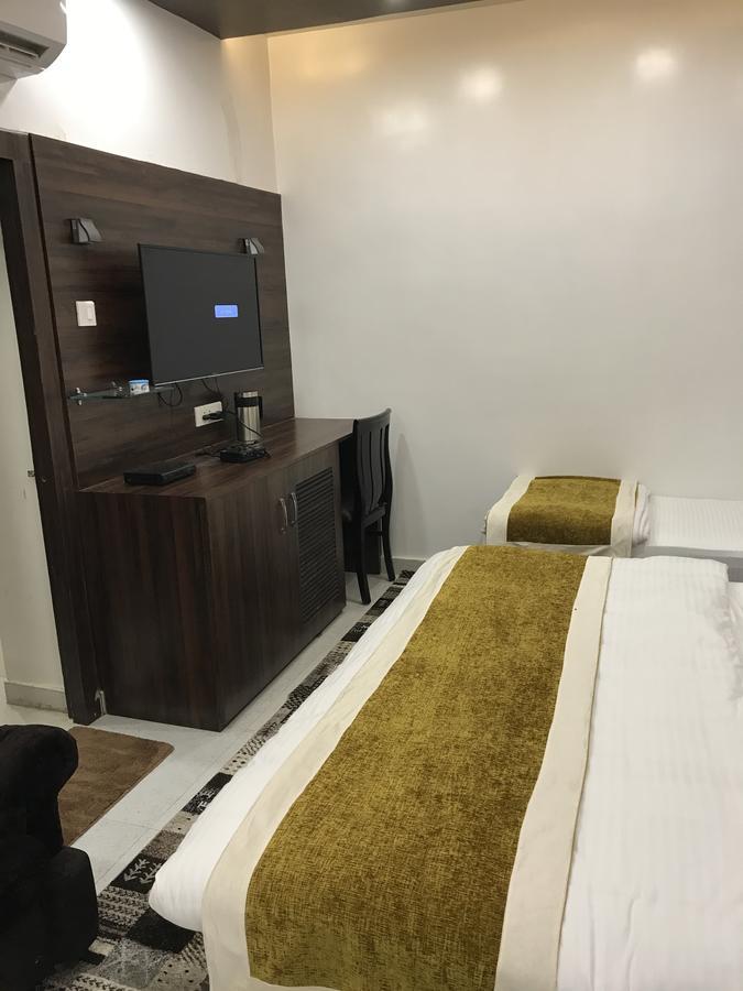 Hotel Mmk Kanpur Zewnętrze zdjęcie