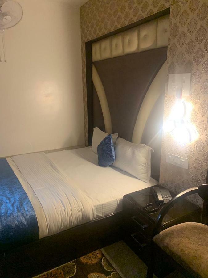 Hotel Mmk Kanpur Zewnętrze zdjęcie