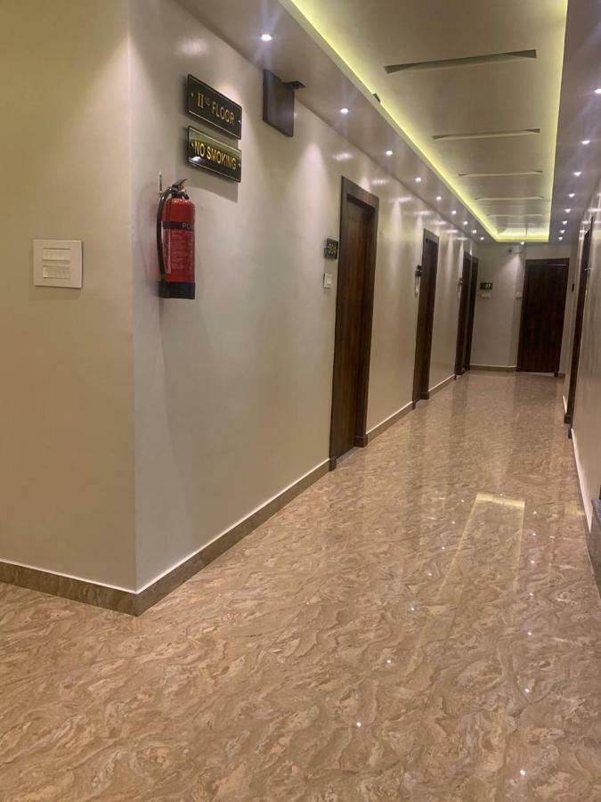 Hotel Mmk Kanpur Zewnętrze zdjęcie