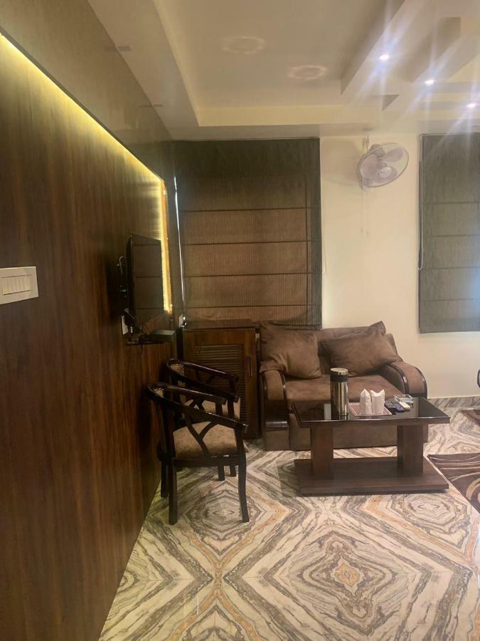 Hotel Mmk Kanpur Zewnętrze zdjęcie