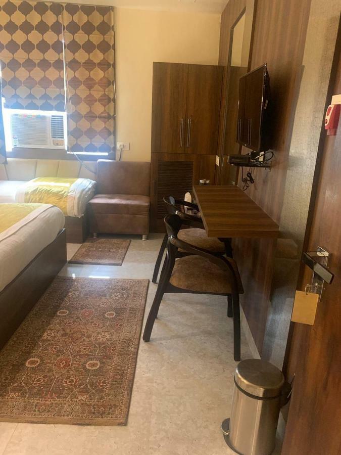 Hotel Mmk Kanpur Zewnętrze zdjęcie