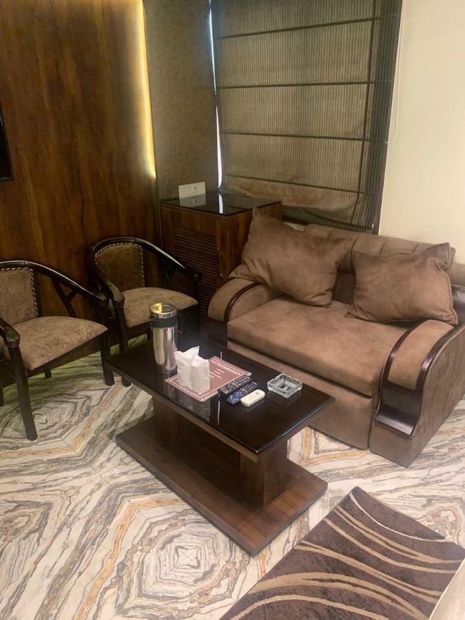 Hotel Mmk Kanpur Zewnętrze zdjęcie