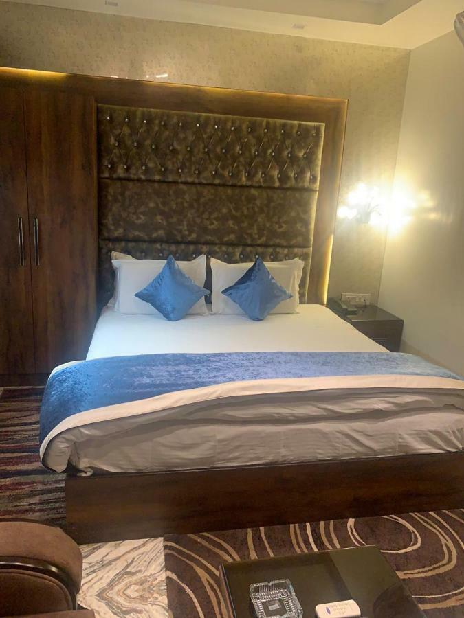 Hotel Mmk Kanpur Zewnętrze zdjęcie