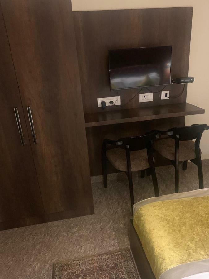 Hotel Mmk Kanpur Zewnętrze zdjęcie
